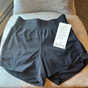 Lululemon Hotty Hot 4” shorts